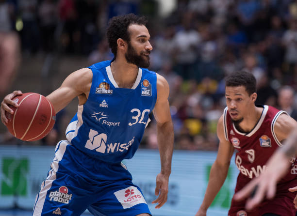 用错位进攻 用错位进攻