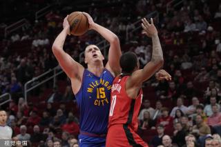 在接受采访 在接受采访